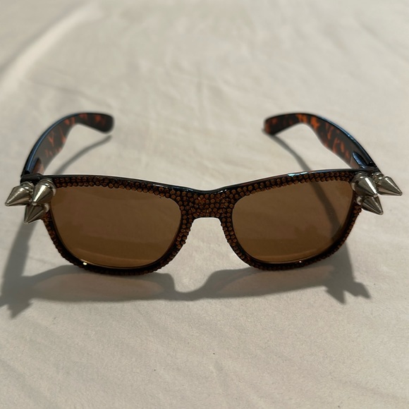 Spiked sunglasses - Picture 1 of 3